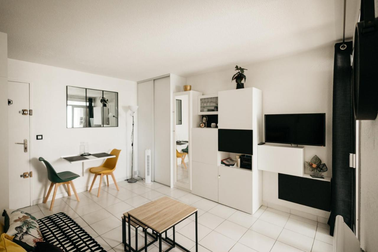 Cosy T1, A 10 Minutes A Pieds Des Plages Fréjus Extérieur photo