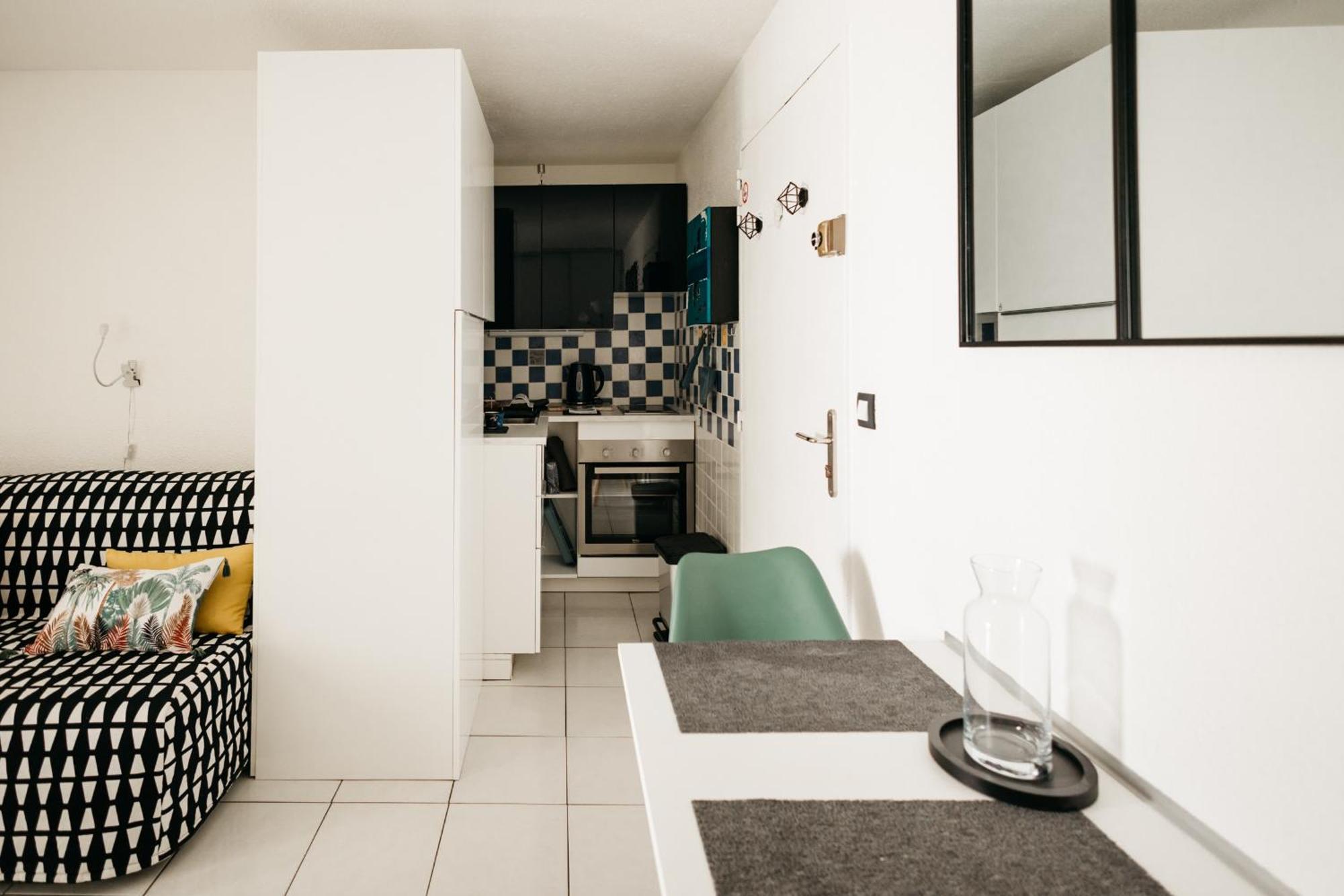 Cosy T1, A 10 Minutes A Pieds Des Plages Fréjus Extérieur photo