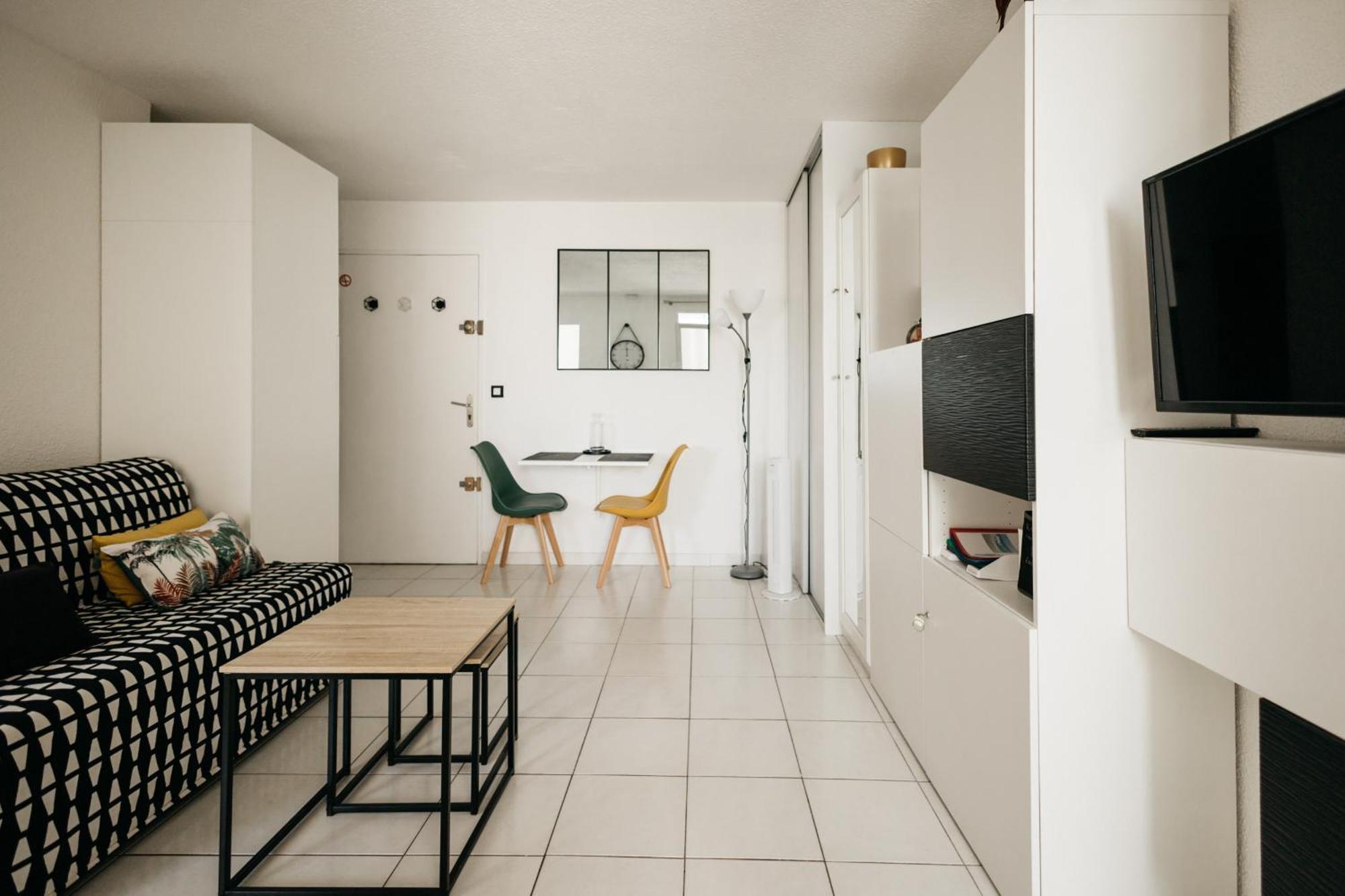 Cosy T1, A 10 Minutes A Pieds Des Plages Fréjus Extérieur photo