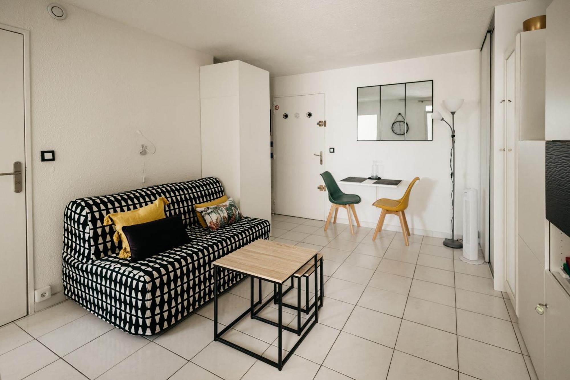 Cosy T1, A 10 Minutes A Pieds Des Plages Fréjus Extérieur photo